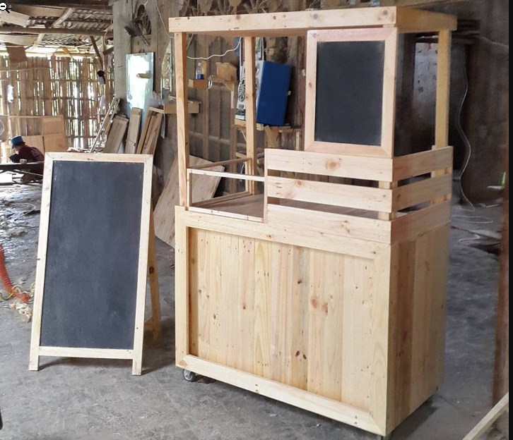 Pembuat Rombong Kayu di Tulungagung